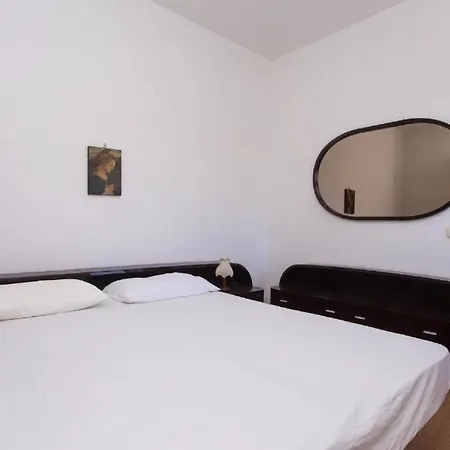 Trilocale In Zona Centrale, - S242 Sirolo